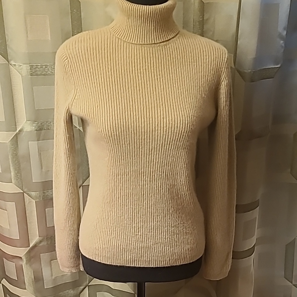 Women's Light Green Cashmere Turtleneck Sweater. Like New.